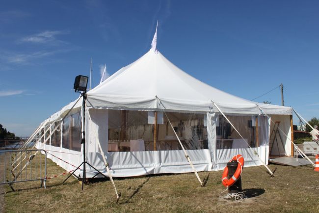 Tente bambou vue de l'extérieur à Honfleur